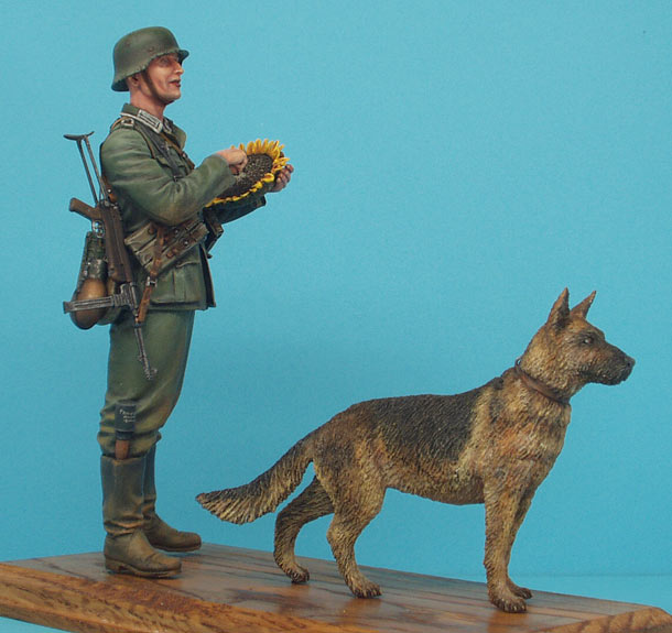 Figures: German soldier with sunflower Figures: German soldier with sunflower