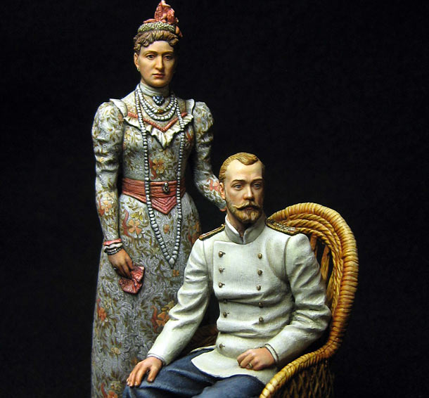 Figures: Emperor Nikolay II with his wife, 1914 Figures: Emperor Nikolay II with his wife, 1914