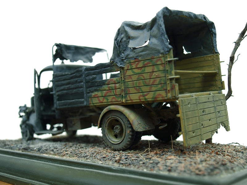 Photo 2 - Knocked out Mercedes-Benz L3000 | Dioramas and ...