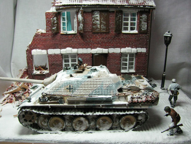 Dioramas and Vignettes: Be on the alert! Dioramas and Vignettes: Be on the alert!