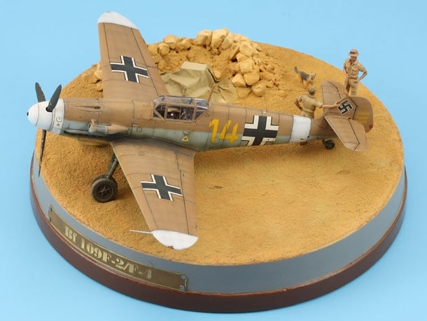 Dioramas and Vignettes: On the dusty airfield Dioramas and Vignettes: On the dusty airfield