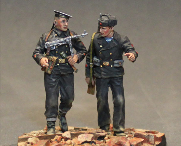 Figures: Two friends Figures: Two friends