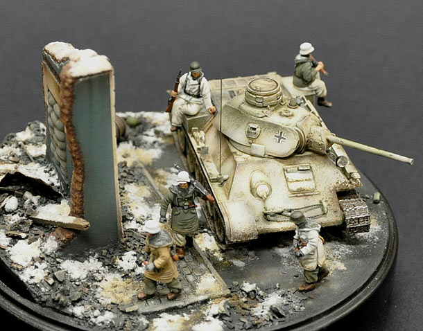 Dioramas and Vignettes: From hands to hands Dioramas and Vignettes: From hands to hands
