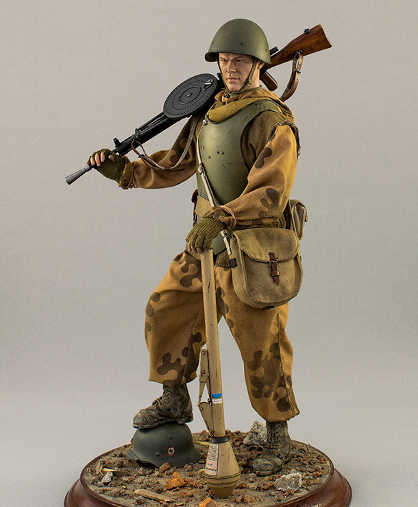 Figures: Soviet assault trooper, Germany, 1945 Figures: Soviet assault trooper, Germany, 1945