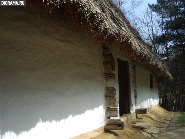 Ukrainian adobe peasant hut, Lvov Museum of regional, Ukraine (Library Diorama.Ru)